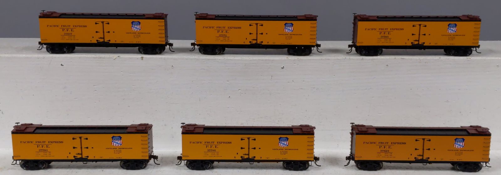 MTH 80-90002 HO Pacific Fruit Express R40-2 Reefer Car Set (Set of 6)