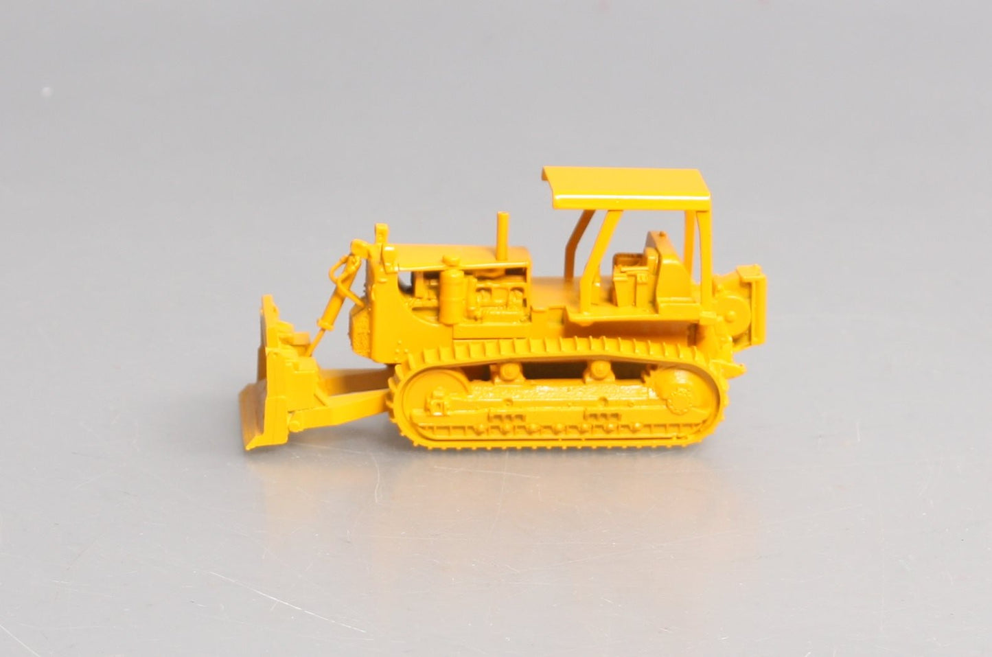 Overland OMI-3149 1:87 Yellow Pewter D8 w/Narrow Blade Bulldozer Die Cast LN/Box