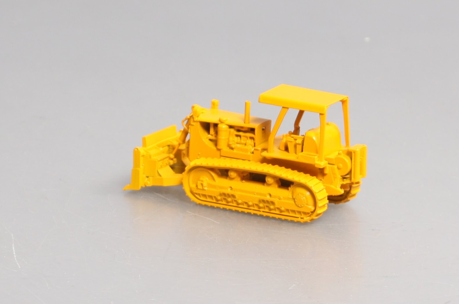 Overland OMI-3149 1:87 Yellow Pewter D8 w/Narrow Blade Bulldozer Die Cast LN/Box
