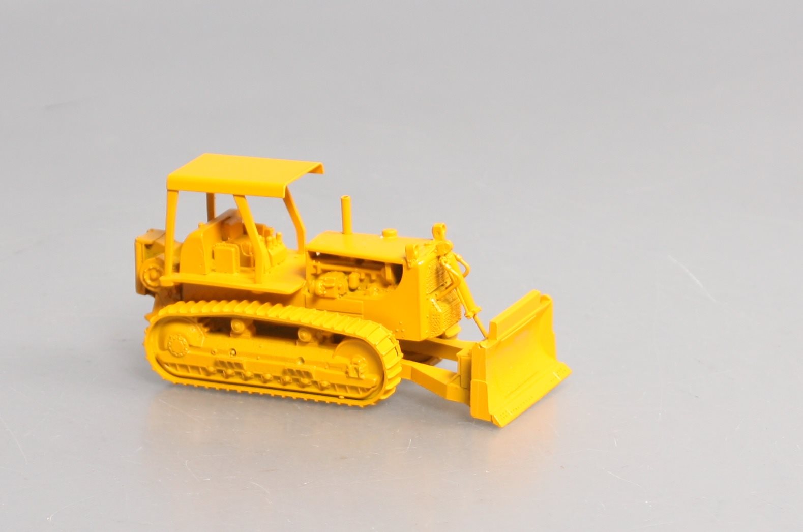 Overland OMI-3149 1:87 Yellow Pewter D8 w/Narrow Blade Bulldozer Die Cast LN/Box