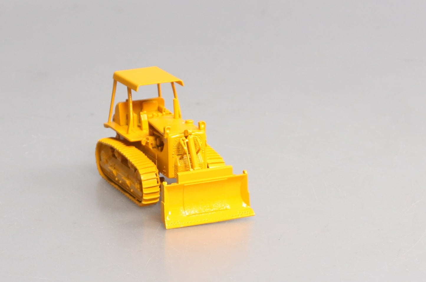 Overland OMI-3149 1:87 Yellow Pewter D8 w/Narrow Blade Bulldozer Die Cast LN/Box