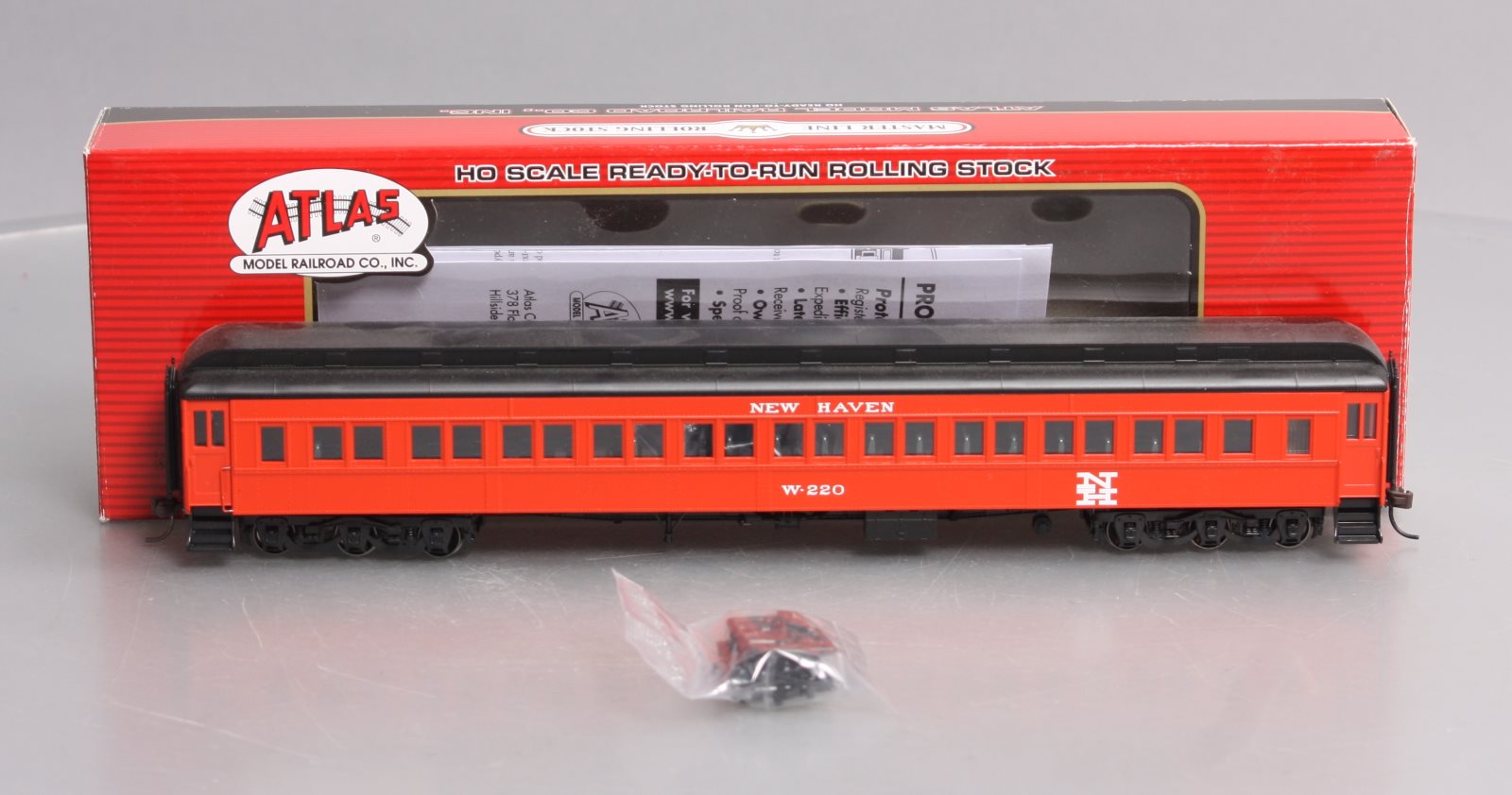 Atlas 20004973 HO New Haven Paired Window Coach #W-220