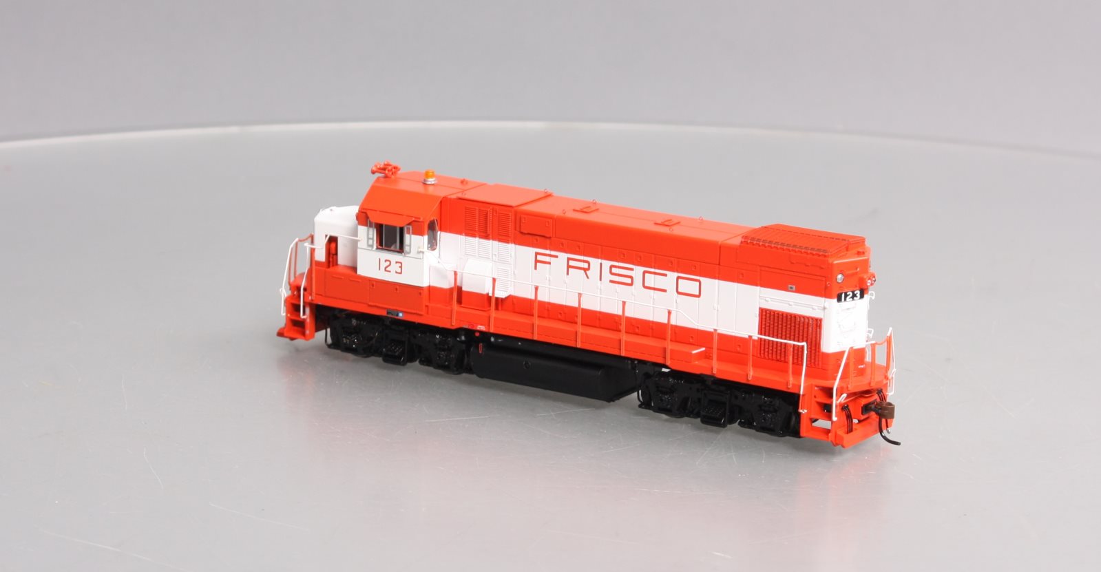 Athearn G68021 HO Scale Frisco GP15-1 Diesel Locomotive #123