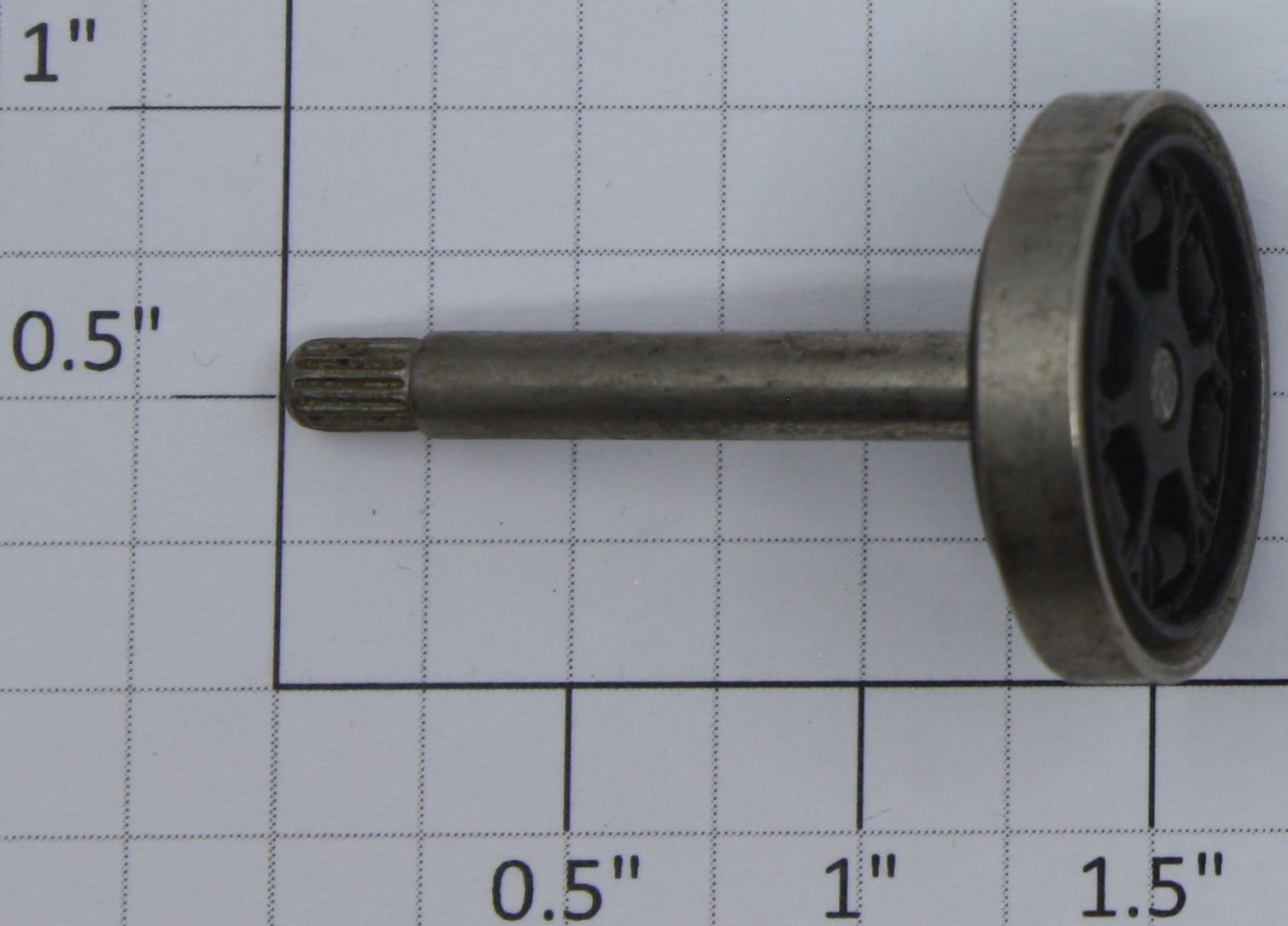 Lionel 2332-133 Plain Center Wheel Axle