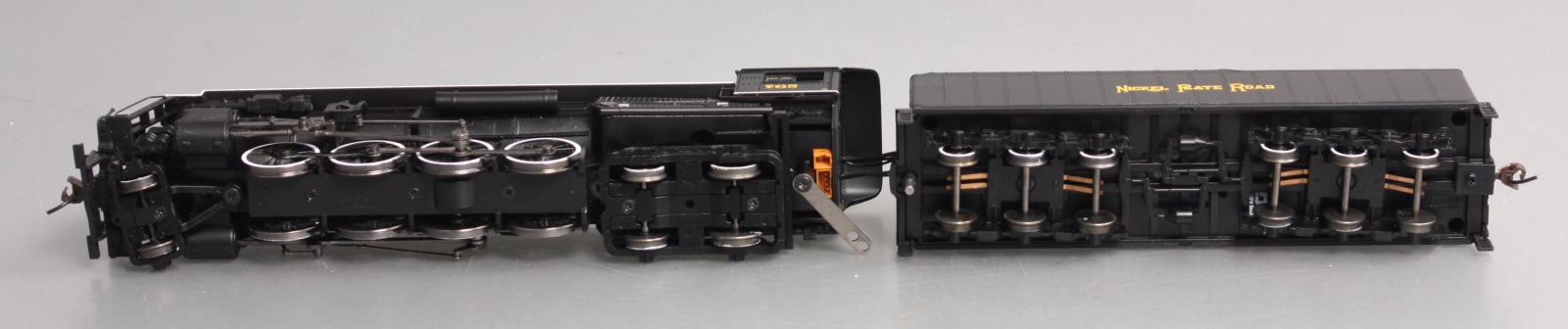 Bachmann 50906 HO Nickel Plate 2-8-4 Berkshire Tender w/DCC Steam Loco #765