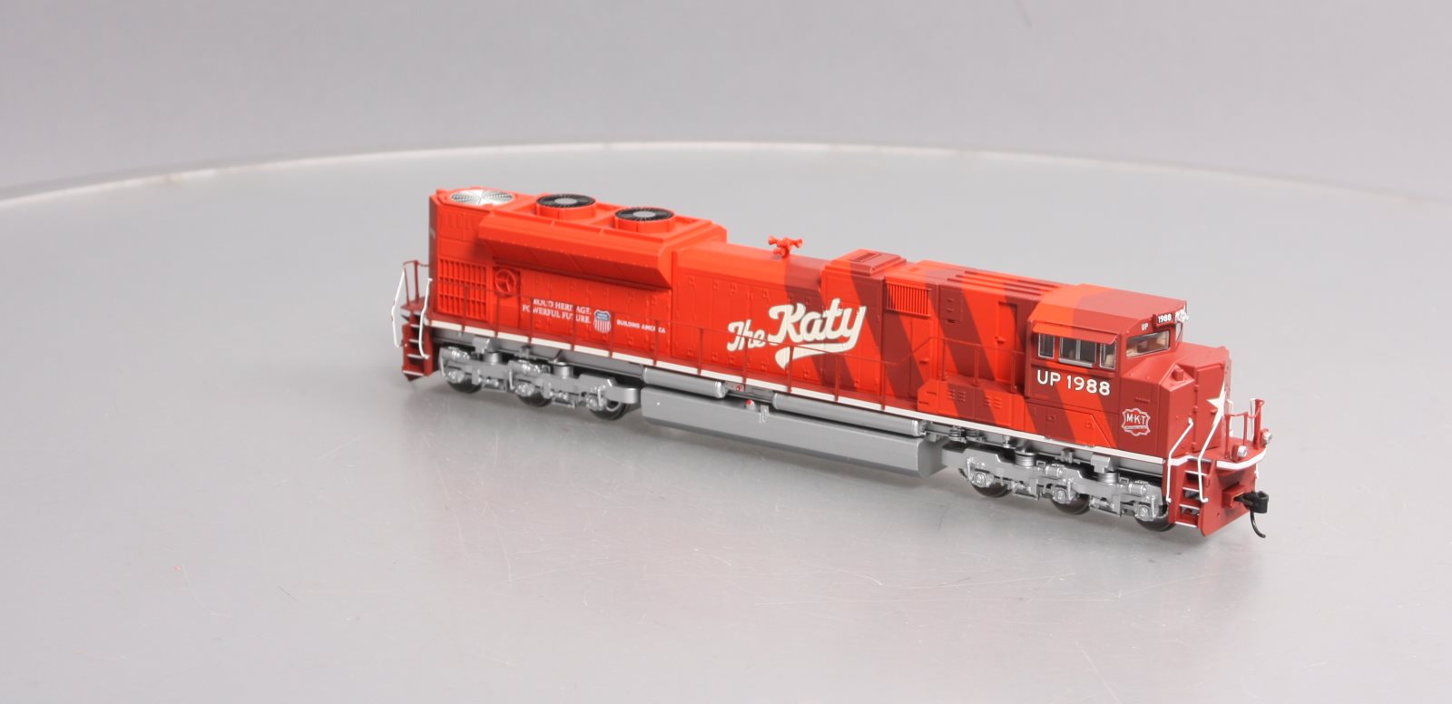 Walthers 910-19824 HO Union Pacific EMD SD70ACe Diesel Loco w/Sound & DCC #1988
