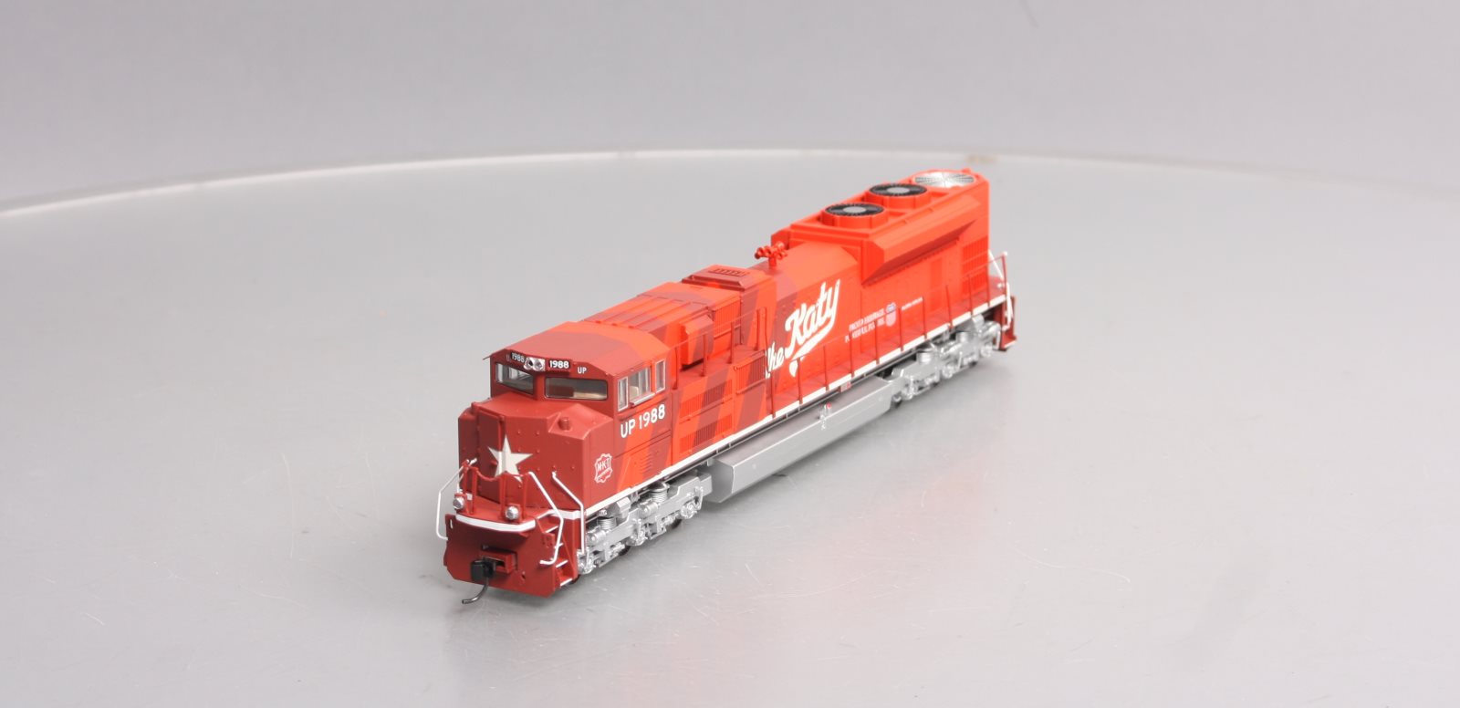Walthers 910-19824 HO Union Pacific EMD SD70ACe Diesel Loco w/Sound & DCC #1988
