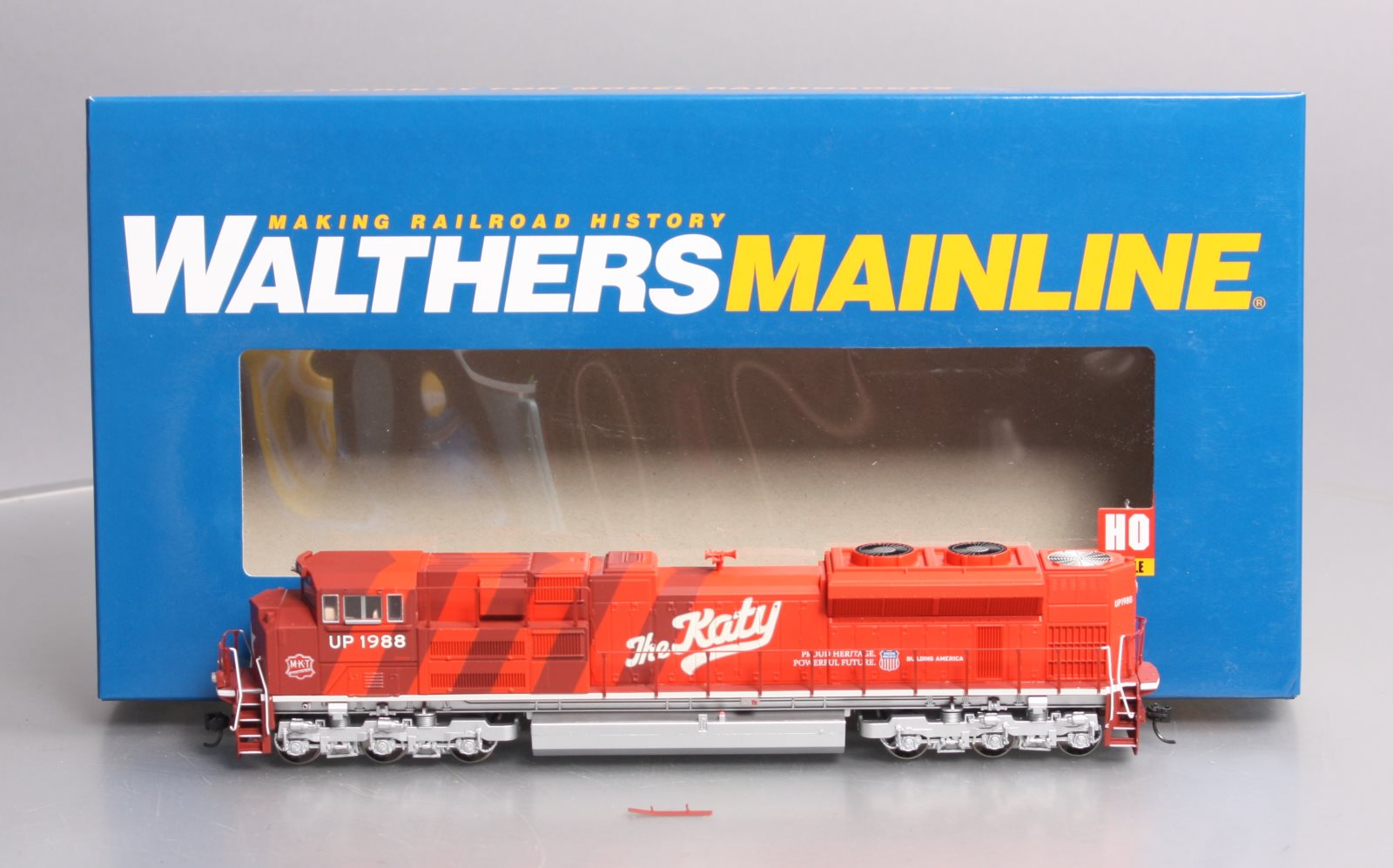 Walthers 910-19824 HO Union Pacific EMD SD70ACe Diesel Loco w/Sound & DCC #1988