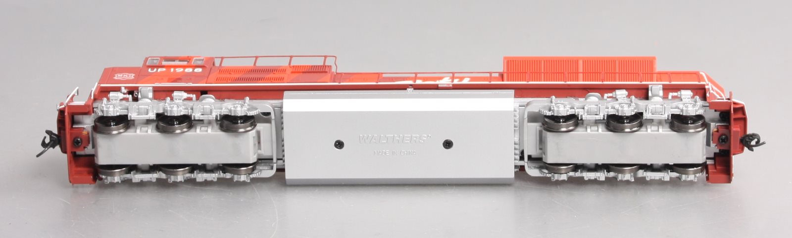 Walthers 910-19824 HO Union Pacific EMD SD70ACe Diesel Loco w/Sound & DCC #1988