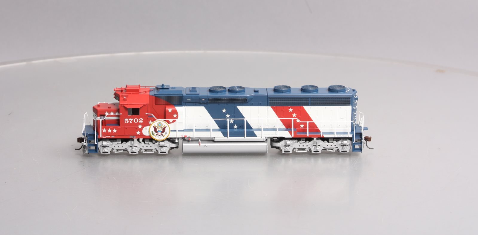 Athearn G67125 HO Santa Fe Bicentennial SD45-2 Diesel Locomotive #5702