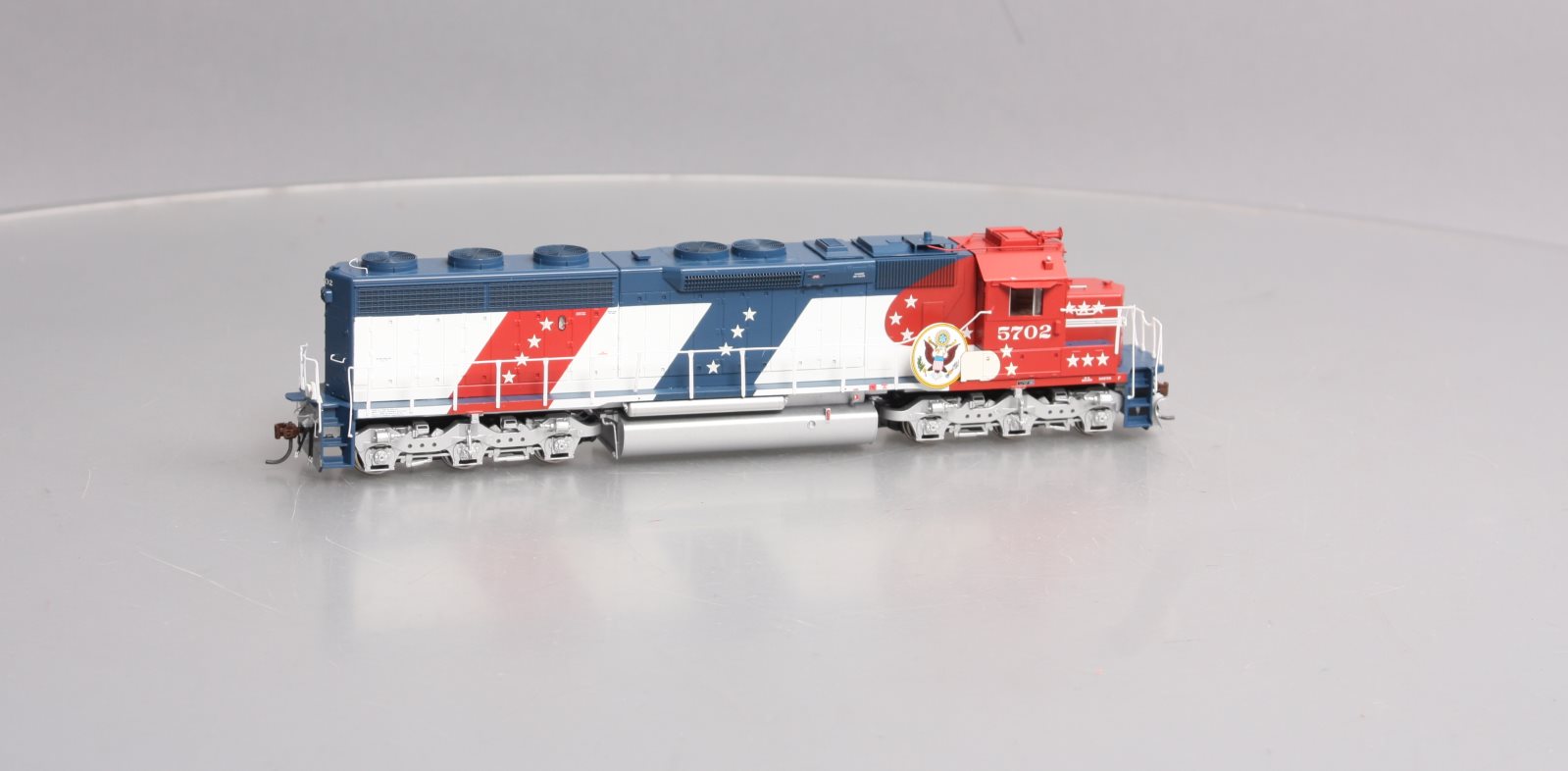 Athearn G67125 HO Santa Fe Bicentennial SD45-2 Diesel Locomotive #5702