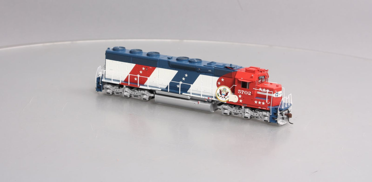 Athearn G67125 HO Santa Fe Bicentennial SD45-2 Diesel Locomotive #5702