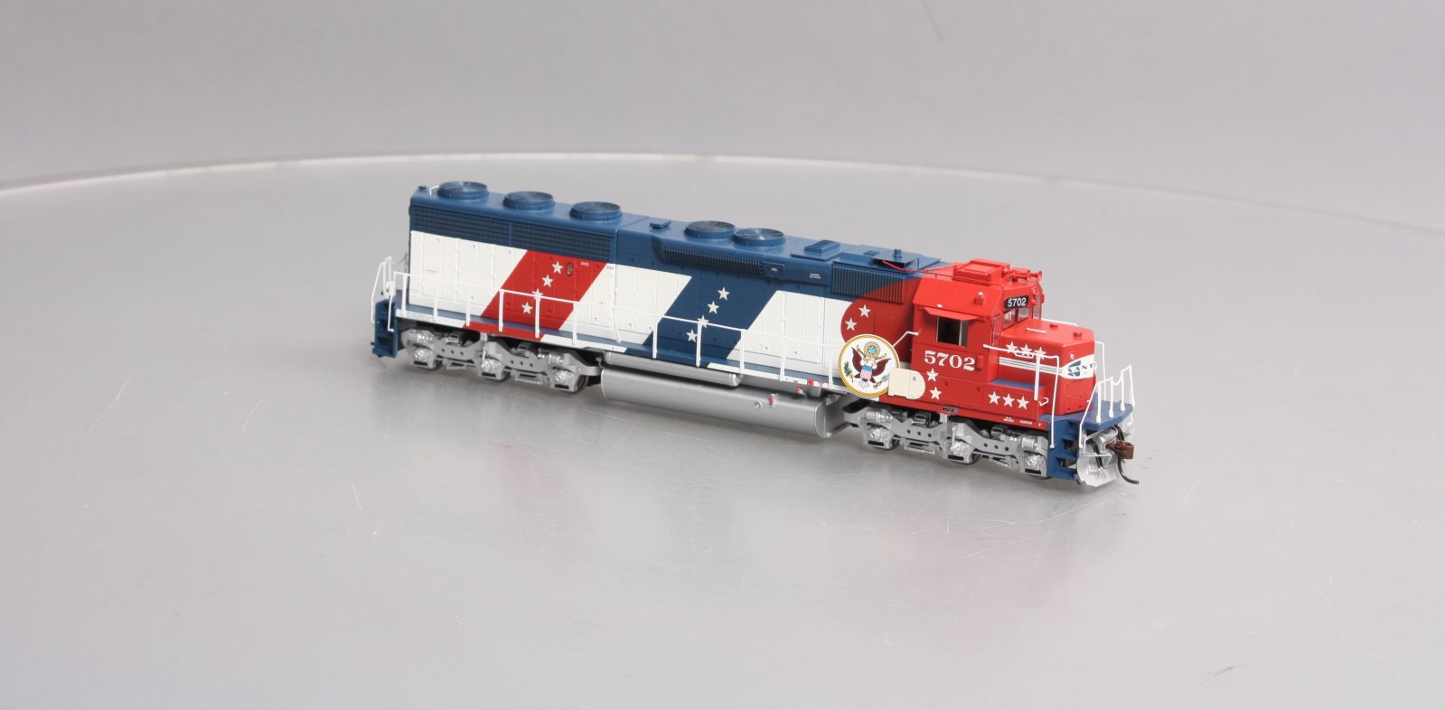Athearn G67125 HO Santa Fe Bicentennial SD45-2 Diesel Locomotive #5702