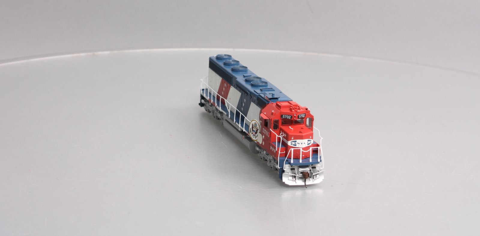 Athearn G67125 HO Santa Fe Bicentennial SD45-2 Diesel Locomotive #5702