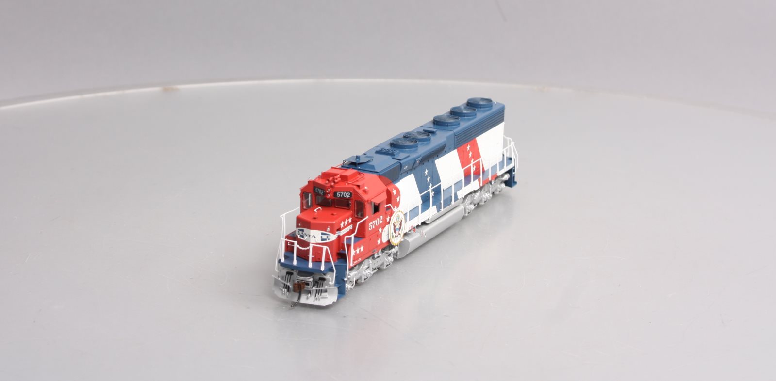 Athearn G67125 HO Santa Fe Bicentennial SD45-2 Diesel Locomotive #5702
