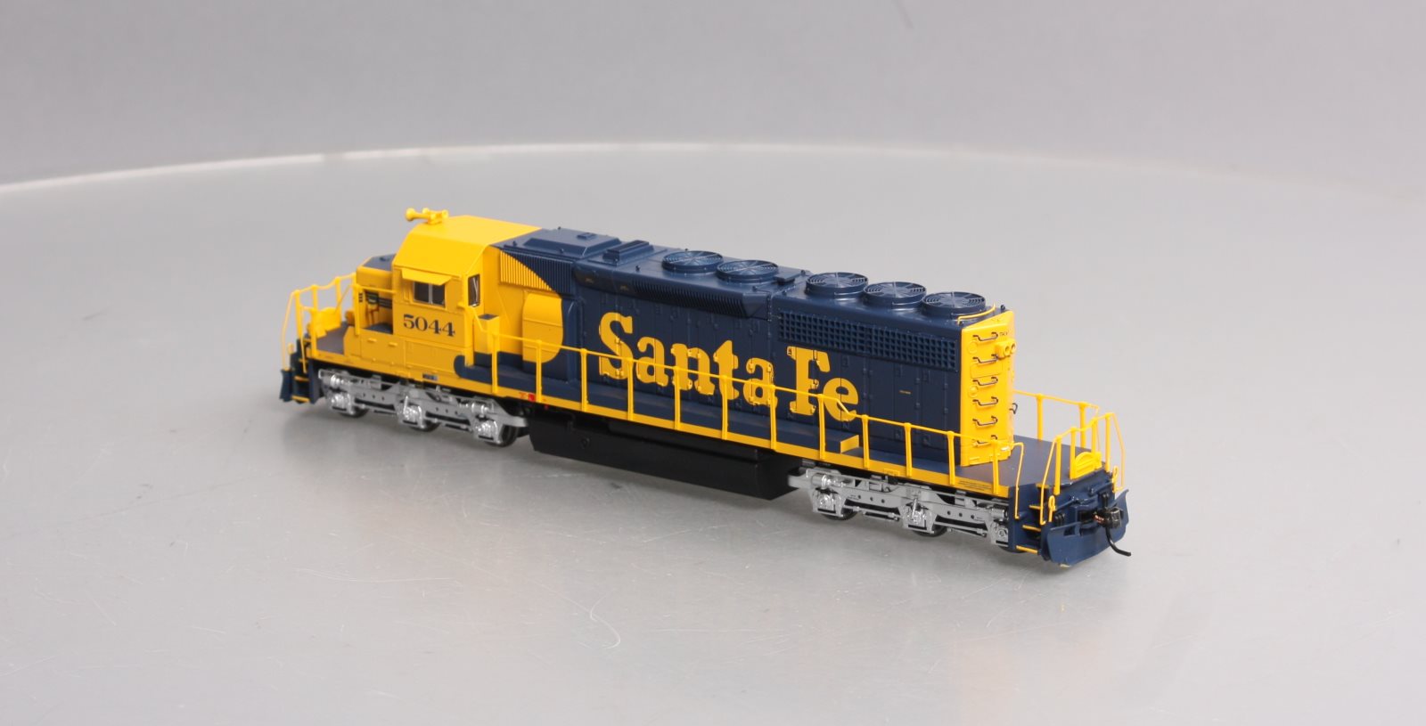 Broadway Limited 4209 HO Santa Fe EMD SD40-2 Low-Nose Diesel Engine w/DCC #5044