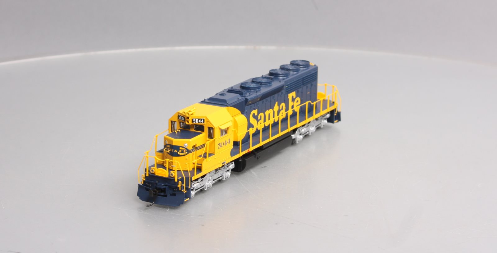 Broadway Limited 4209 HO Santa Fe EMD SD40-2 Low-Nose Diesel Engine w/DCC #5044