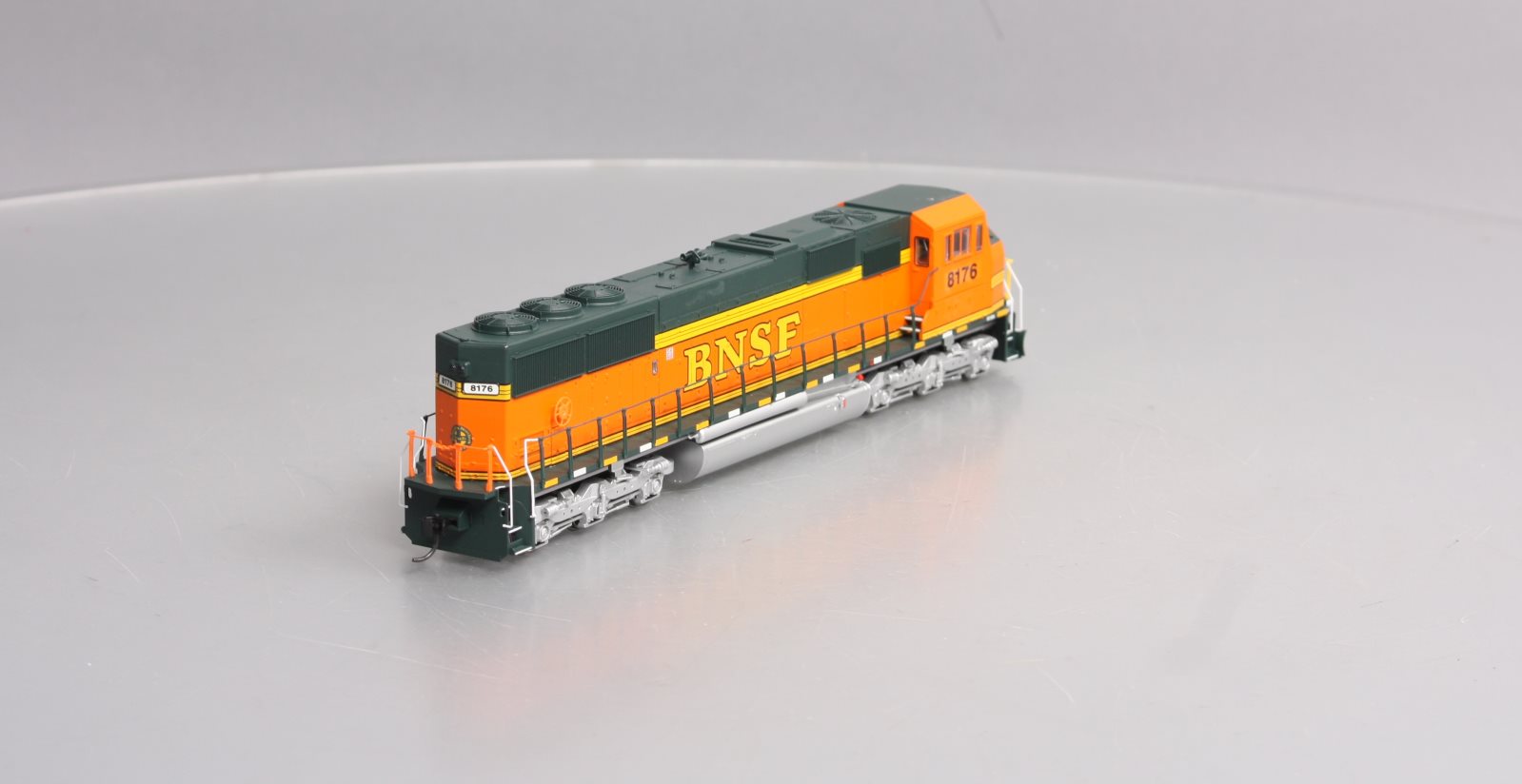 Walthers 910-19702 HO Burlington Northern Santa Fe EMD SD60M #8176 w/DCC/SND