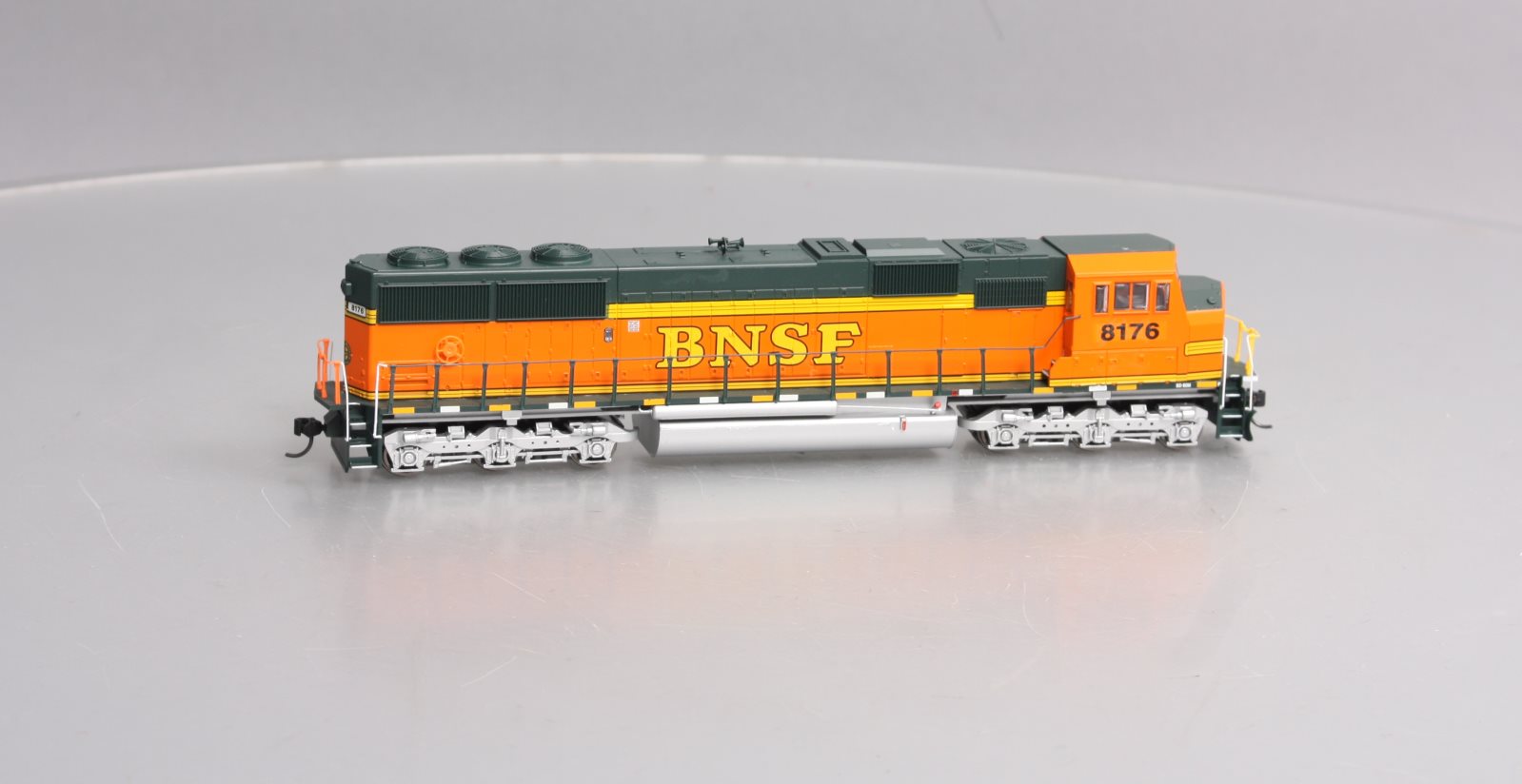 Walthers 910-19702 HO Burlington Northern Santa Fe EMD SD60M #8176 w/DCC/SND