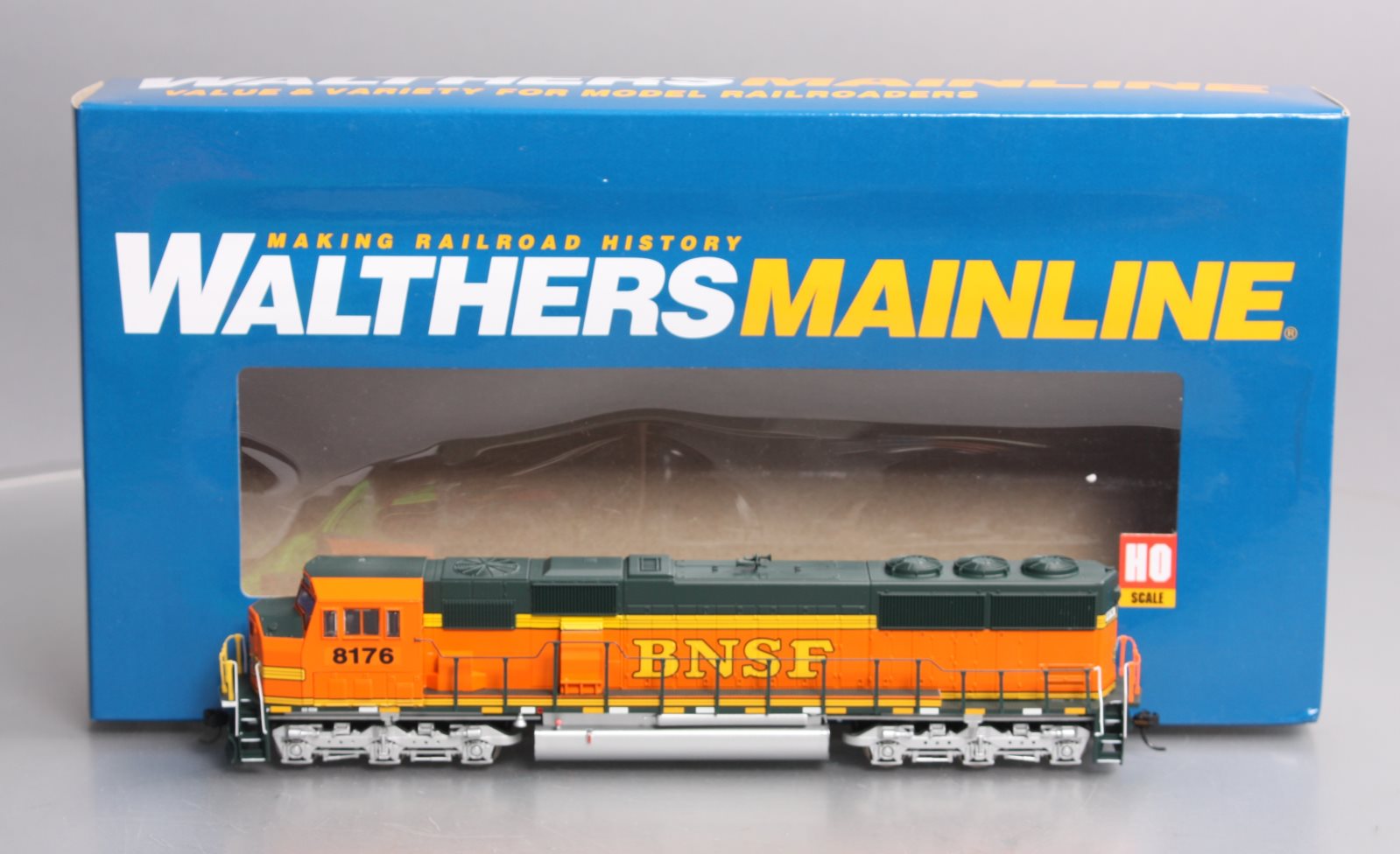 Walthers 910-19702 HO Burlington Northern Santa Fe EMD SD60M #8176 w/DCC/SND