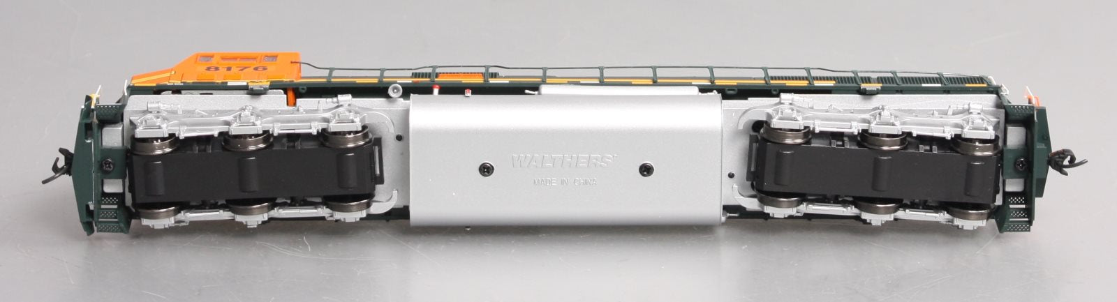 Walthers 910-19702 HO Burlington Northern Santa Fe EMD SD60M #8176 w/DCC/SND