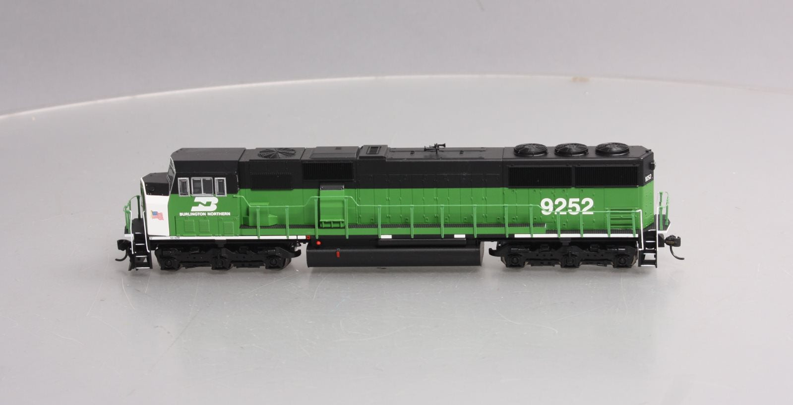 Walthers 910-9700 HO Scale Burlington Northern SD60M Diesel Locomotive #9252