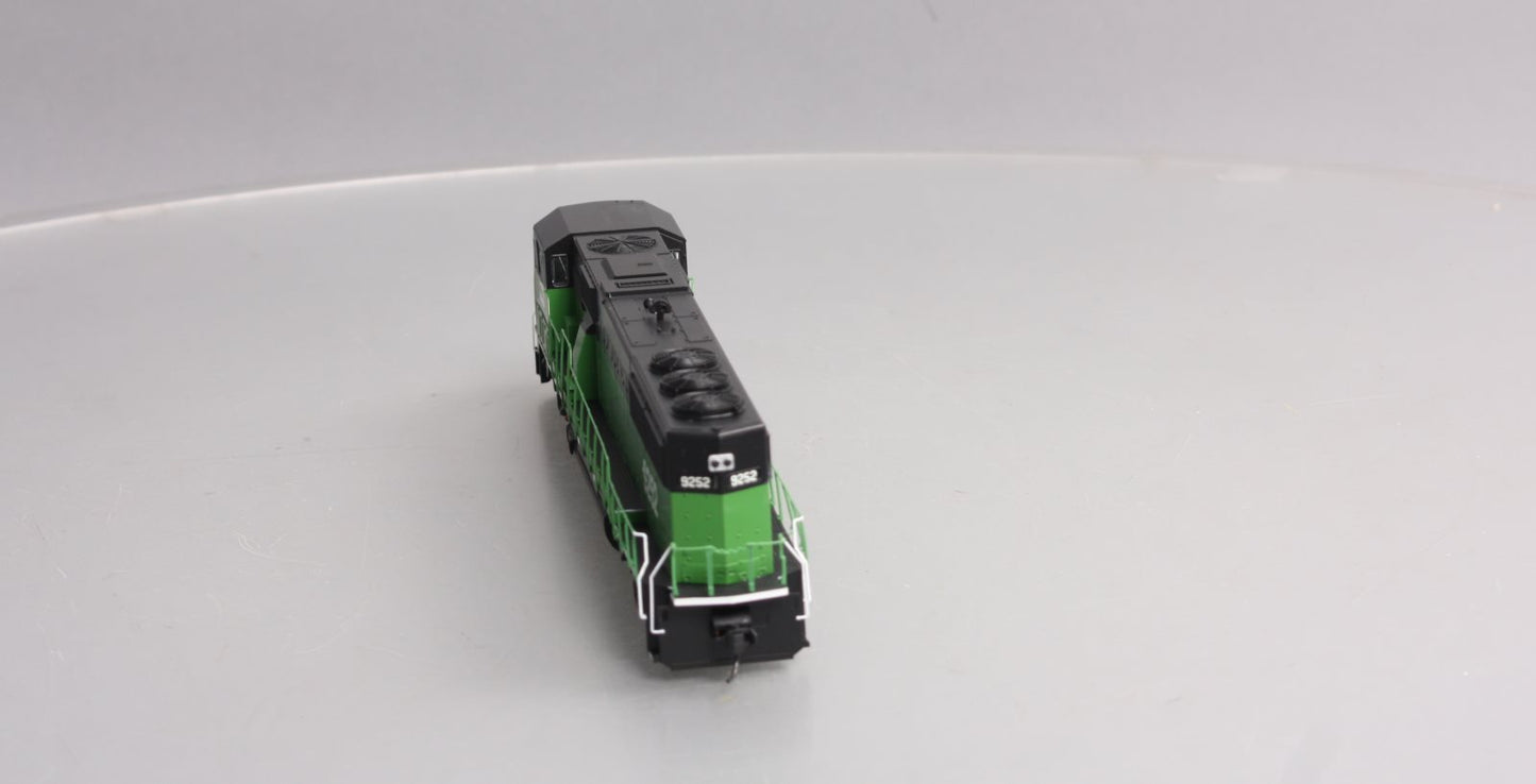 Walthers 910-9700 HO Scale Burlington Northern SD60M Diesel Locomotive #9252