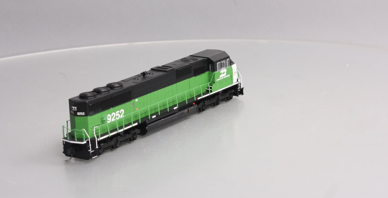 Walthers 910-9700 HO Scale Burlington Northern SD60M Diesel Locomotive #9252