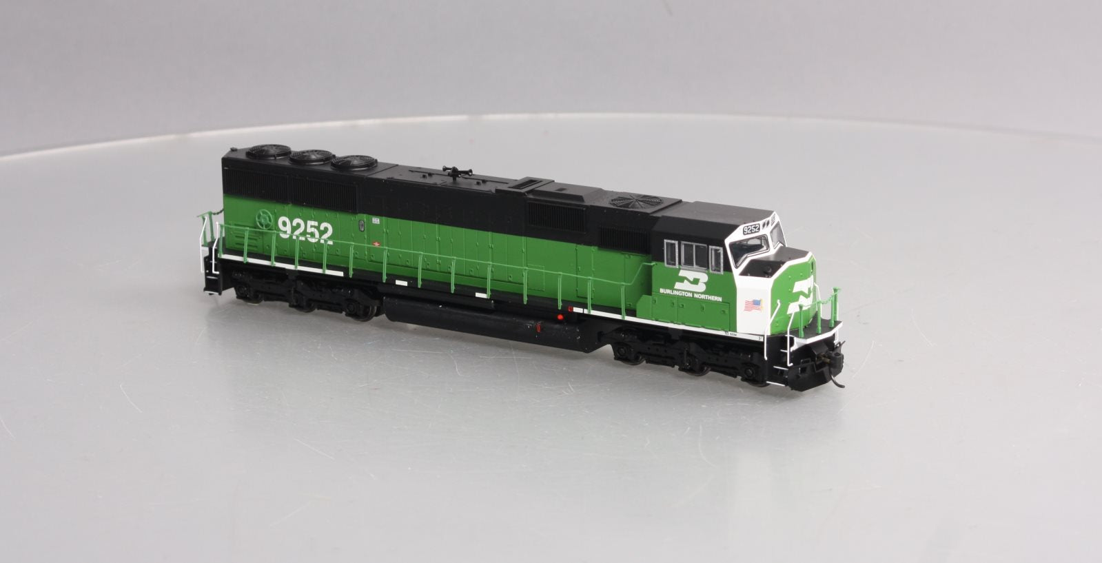 Walthers 910-9700 HO Scale Burlington Northern SD60M Diesel Locomotive #9252