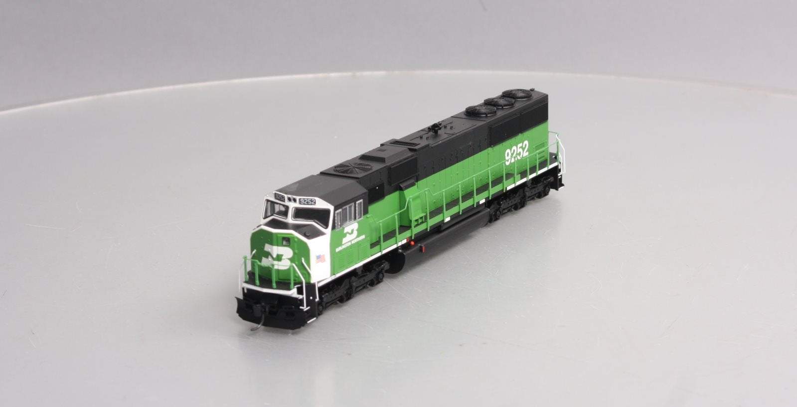 Walthers 910-9700 HO Scale Burlington Northern SD60M Diesel Locomotive #9252