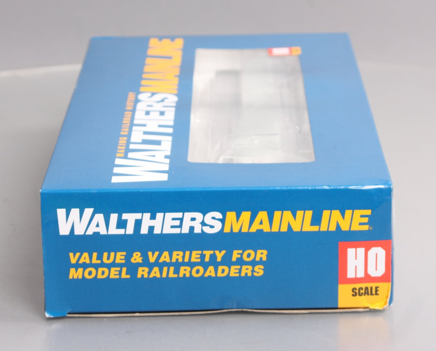 Walthers 910-9700 HO Scale Burlington Northern SD60M Diesel Locomotive #9252