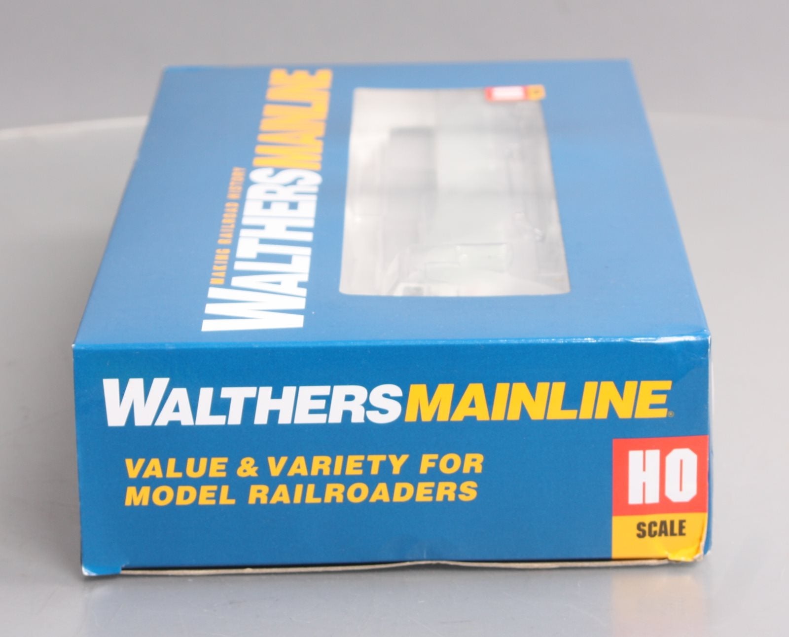 Walthers 910-9700 HO Scale Burlington Northern SD60M Diesel Locomotive #9252