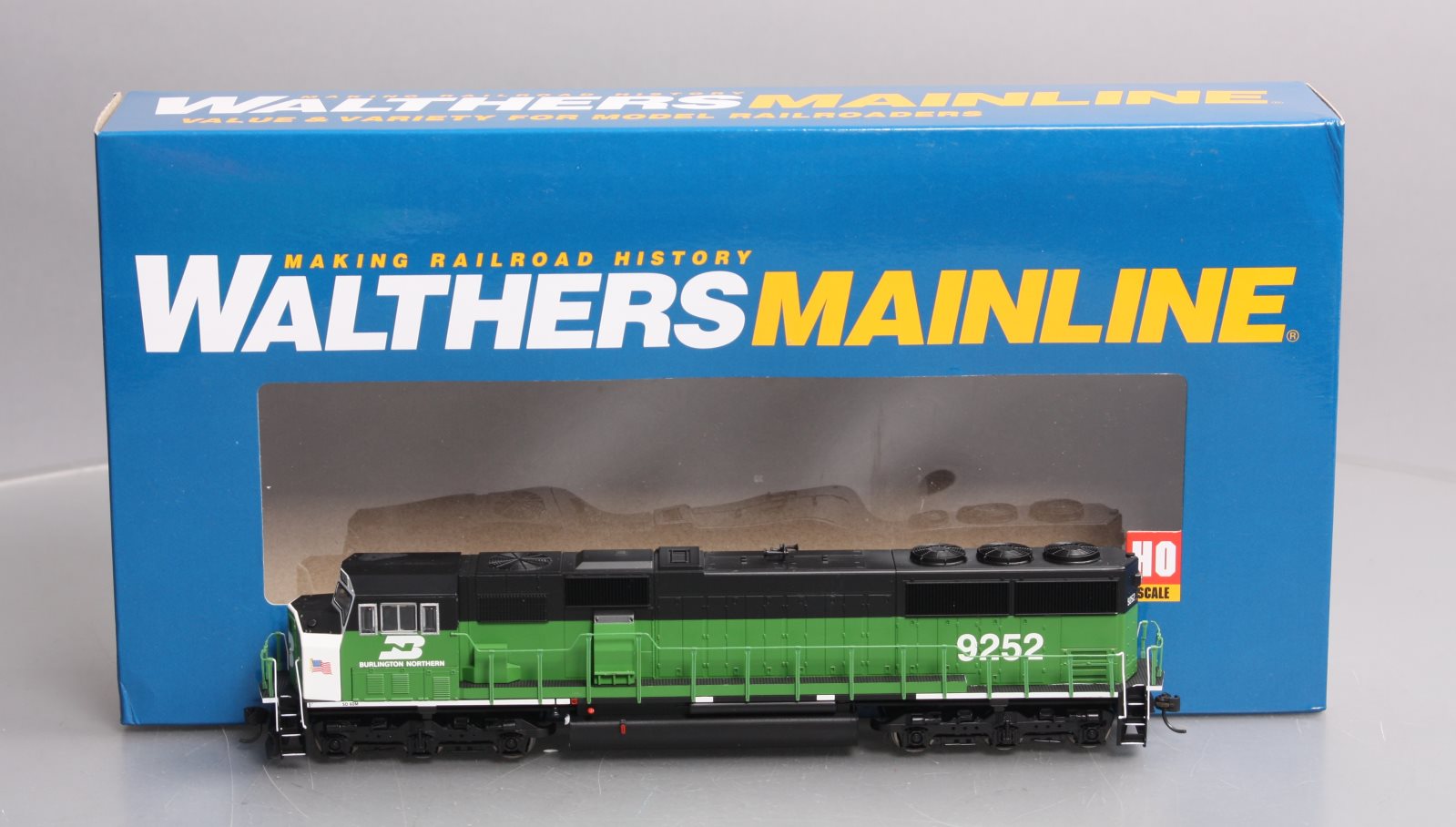 Walthers 910-9700 HO Scale Burlington Northern SD60M Diesel Locomotive #9252