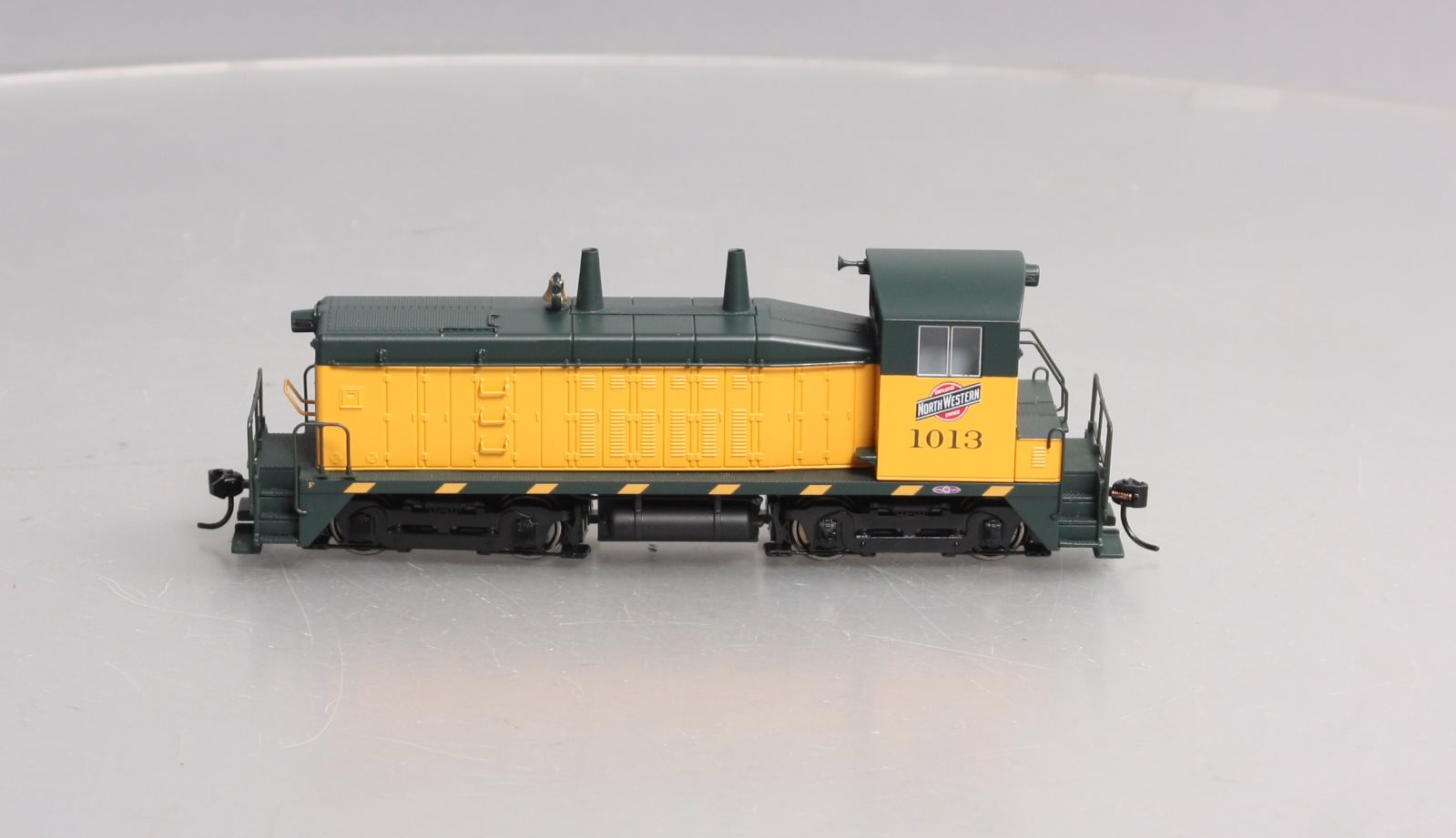 Broadway Limited 6724 HO C&NW EMD NW2 Diesel Locomotive with Sound/DC/DCC #1013