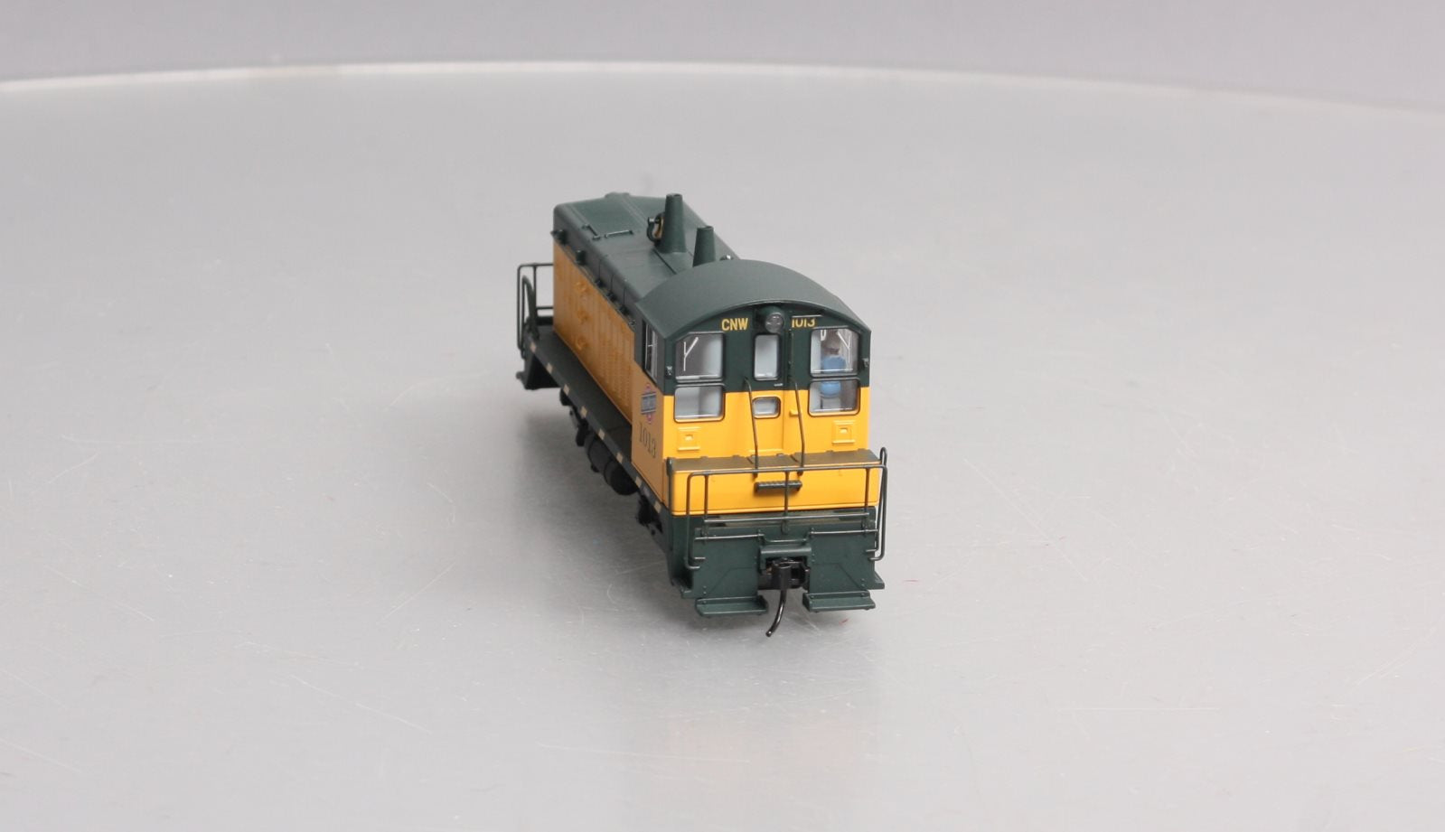 Broadway Limited 6724 HO C&NW EMD NW2 Diesel Locomotive with Sound/DC/DCC #1013