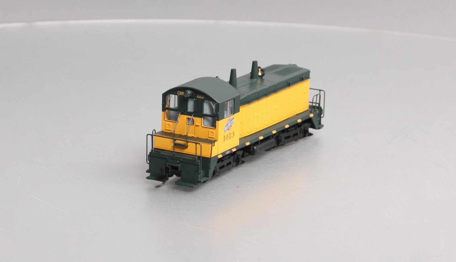 Broadway Limited 6724 HO C&NW EMD NW2 Diesel Locomotive with Sound/DC/DCC #1013