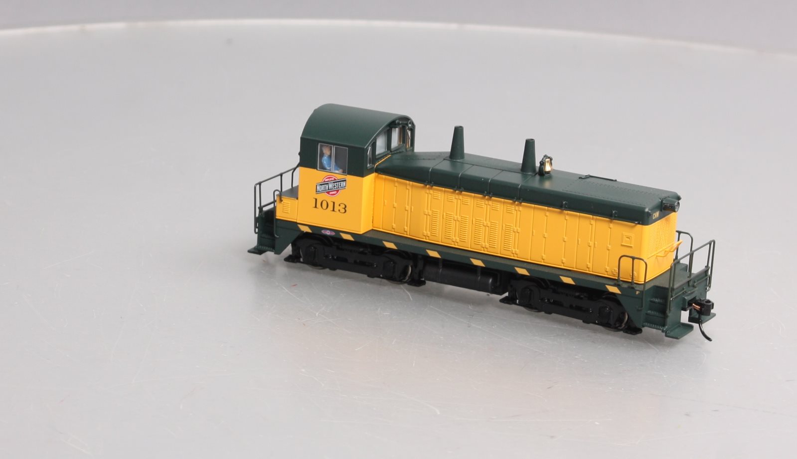 Broadway Limited 6724 HO C&NW EMD NW2 Diesel Locomotive with Sound/DC/DCC #1013