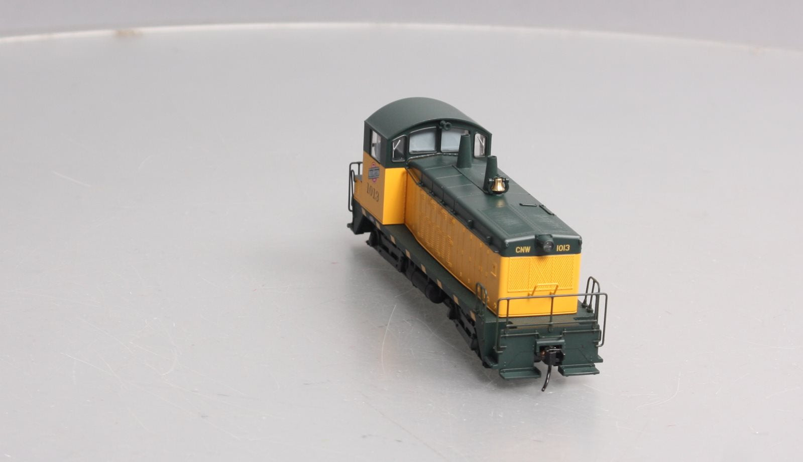 Broadway Limited 6724 HO C&NW EMD NW2 Diesel Locomotive with Sound/DC/DCC #1013