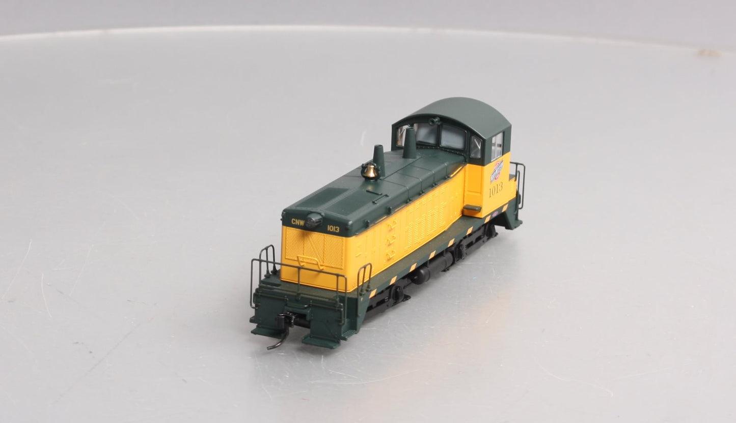 Broadway Limited 6724 HO C&NW EMD NW2 Diesel Locomotive with Sound/DC/DCC #1013