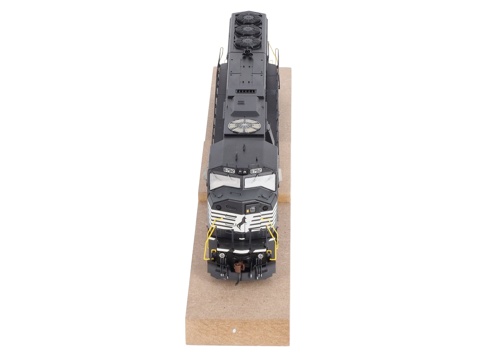 Athearn G67393 HO Norfolk Southern SD60M Diesel Locomotive w/DCC & Sound #6792