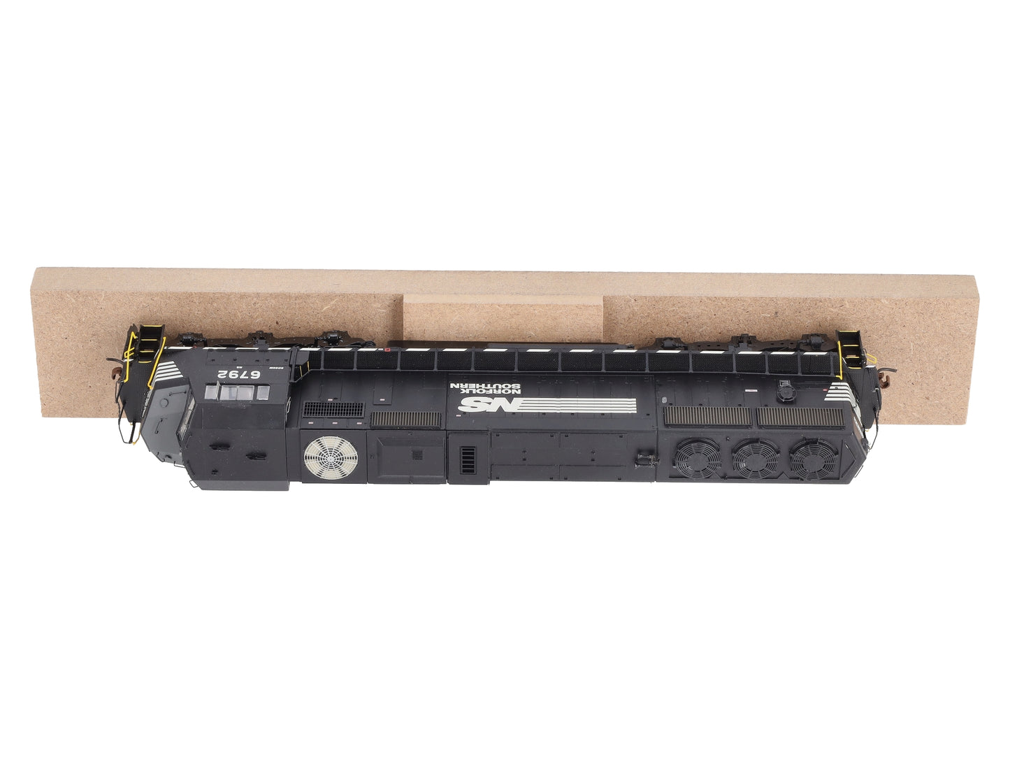 Athearn G67393 HO Norfolk Southern SD60M Diesel Locomotive w/DCC & Sound #6792