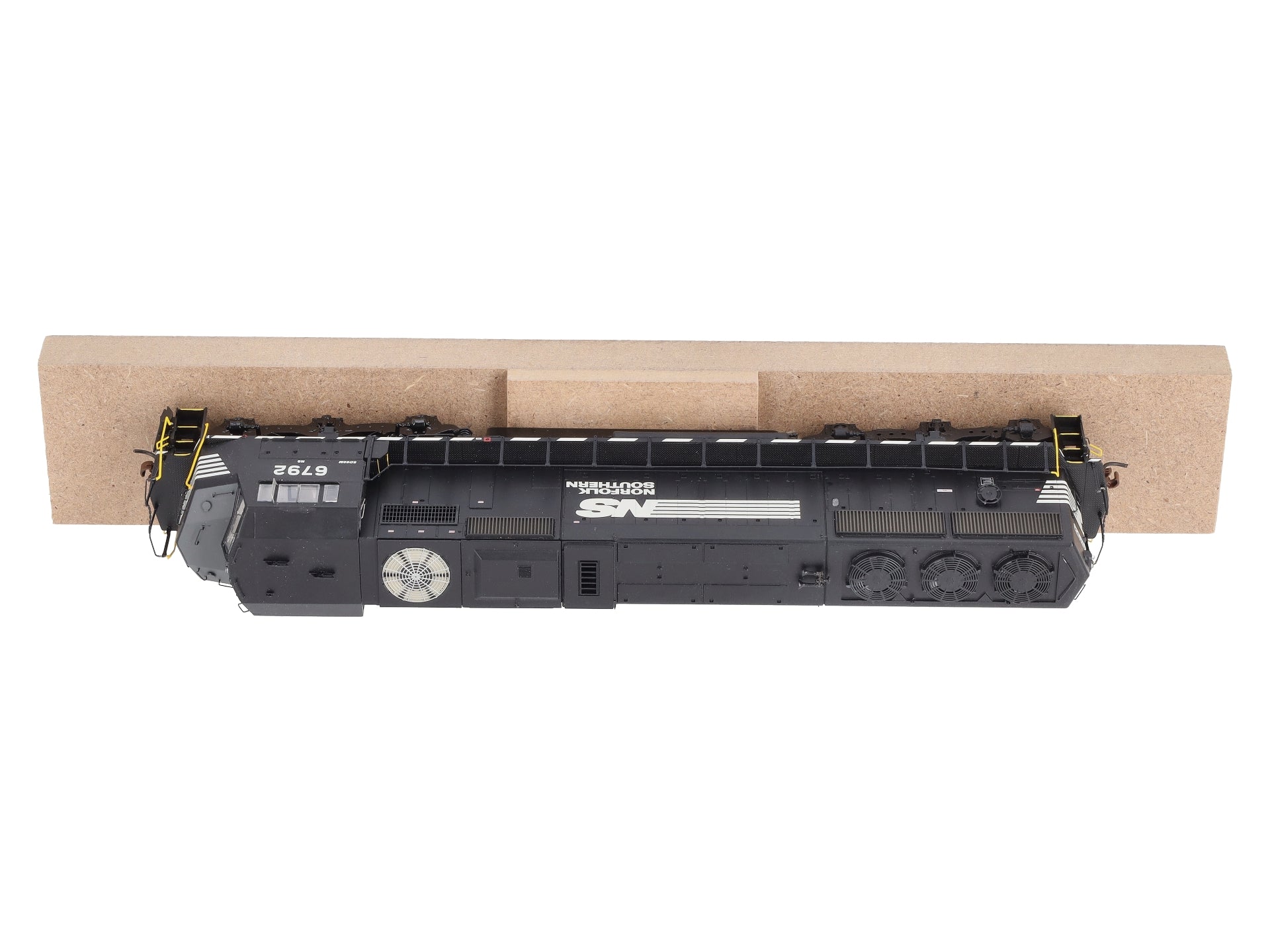 Athearn G67393 HO Norfolk Southern SD60M Diesel Locomotive w/DCC & Sound #6792
