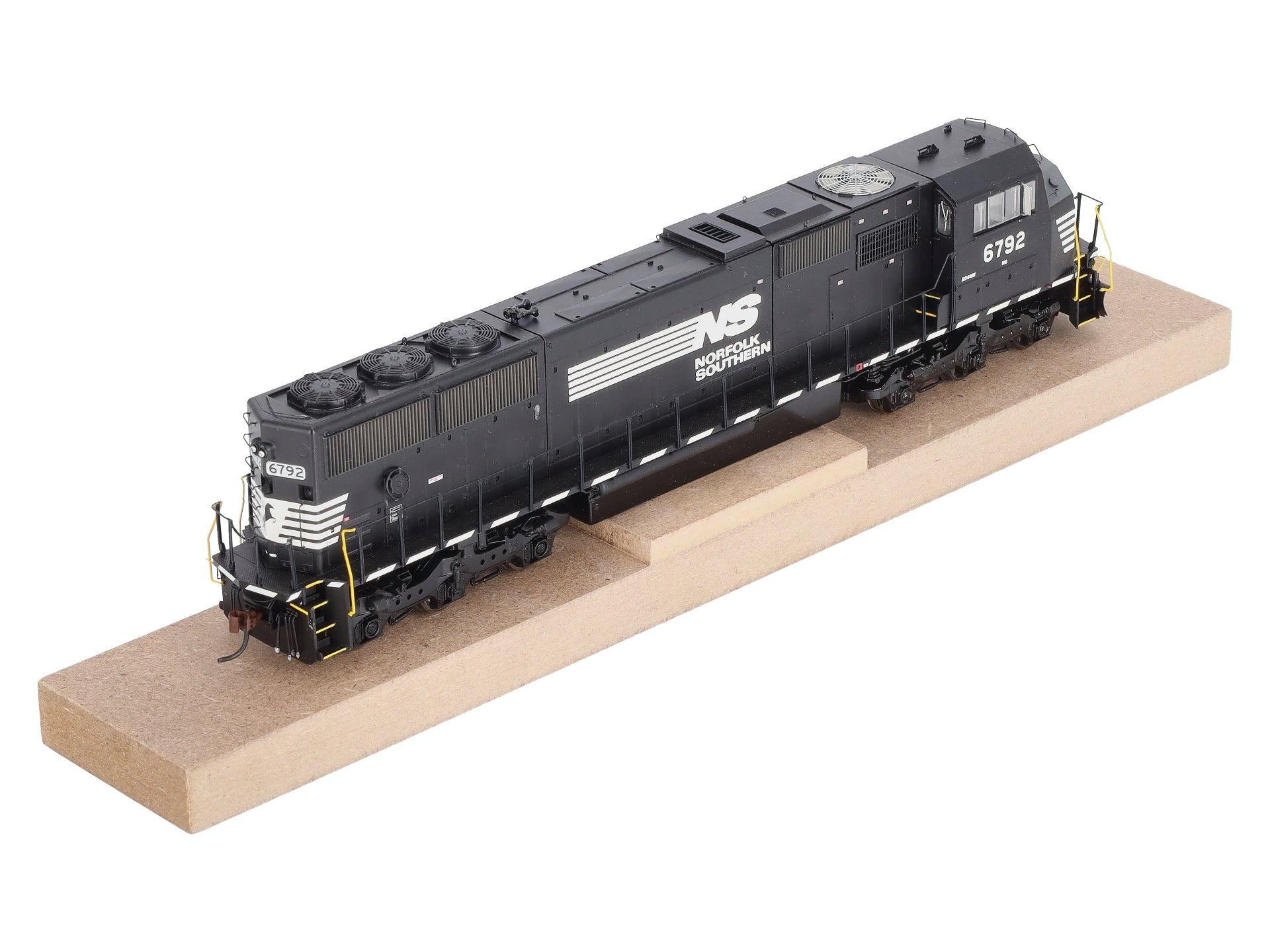 Athearn G67393 HO Norfolk Southern SD60M Diesel Locomotive w/DCC & Sound #6792