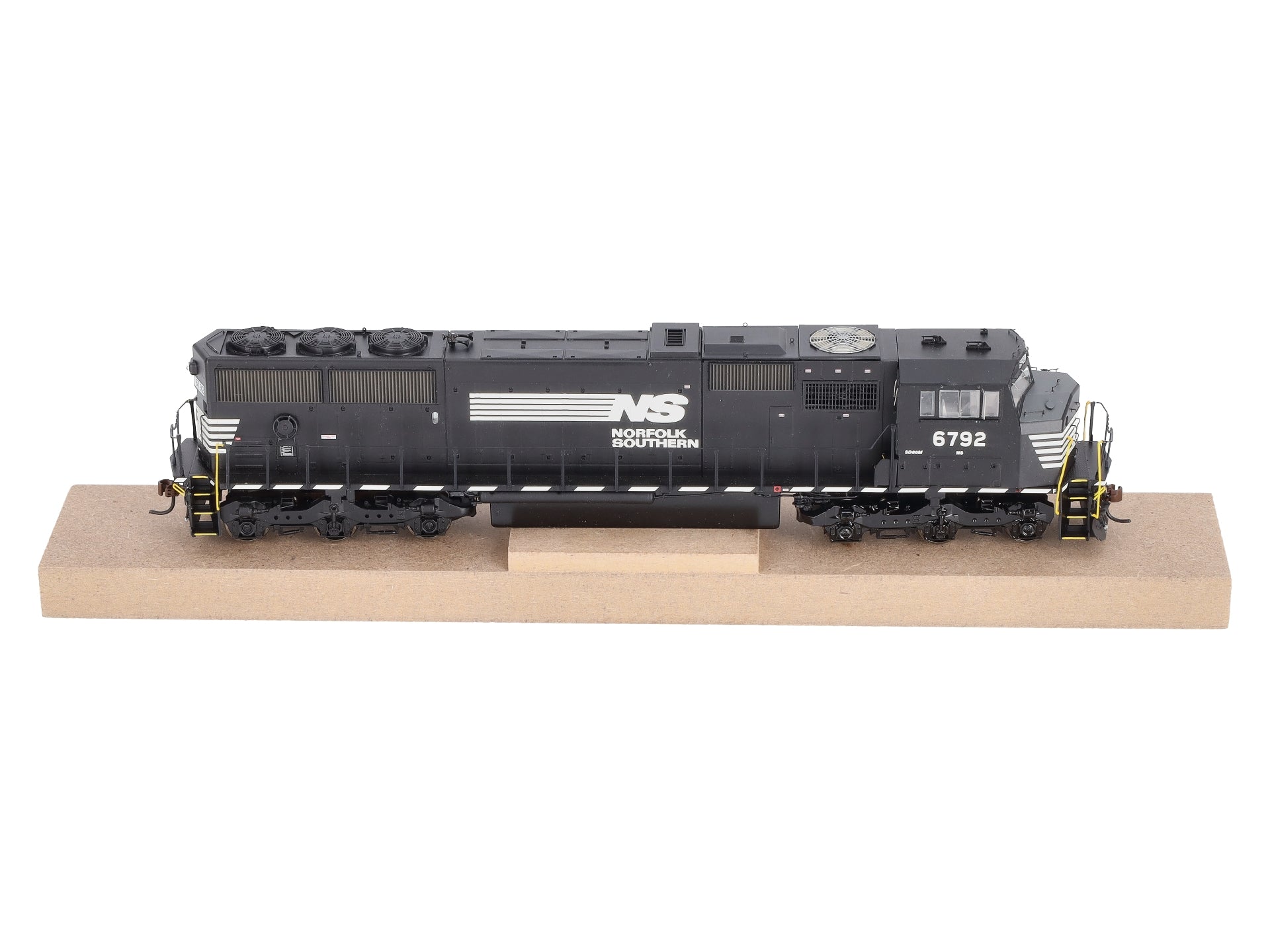 Athearn G67393 HO Norfolk Southern SD60M Diesel Locomotive w/DCC & Sound #6792
