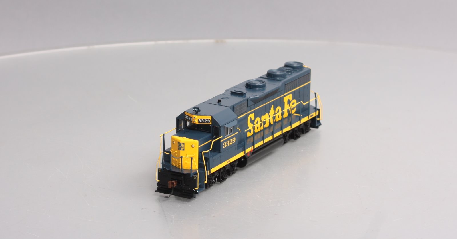 Athearn 96075 HO Santa Fe RTR GP35  Diesel Locomotive #3329