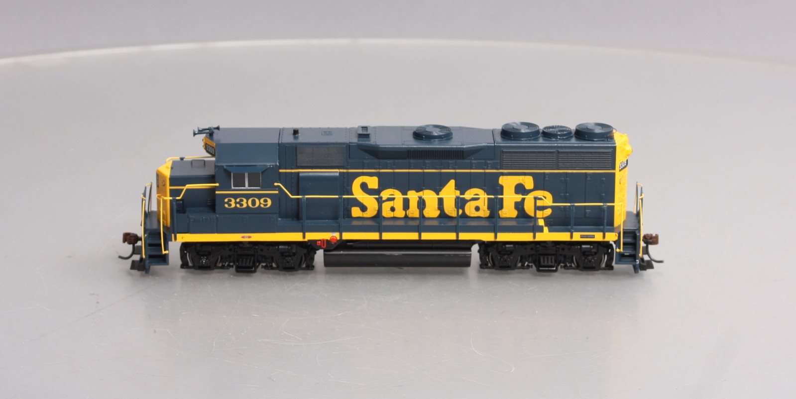 Athearn 96073 HO Santa Fe RTR GP35 Diesel Locomotive #3309