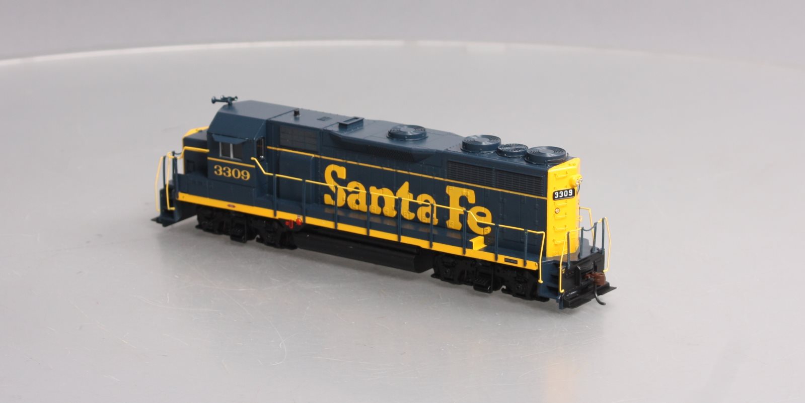Athearn 96073 HO Santa Fe RTR GP35 Diesel Locomotive #3309
