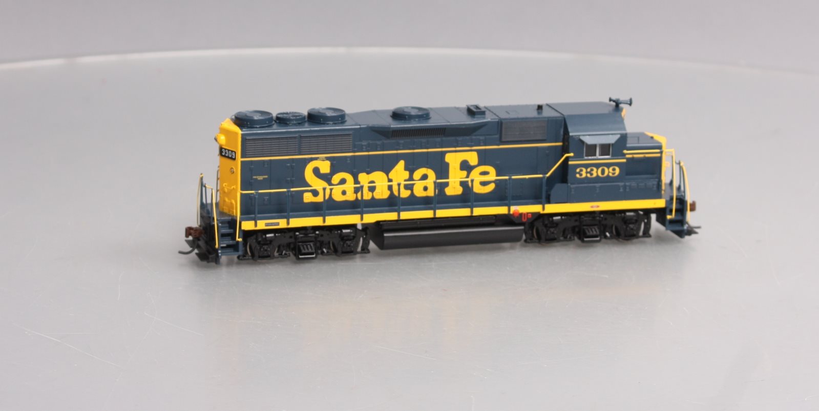 Athearn 96073 HO Santa Fe RTR GP35 Diesel Locomotive #3309