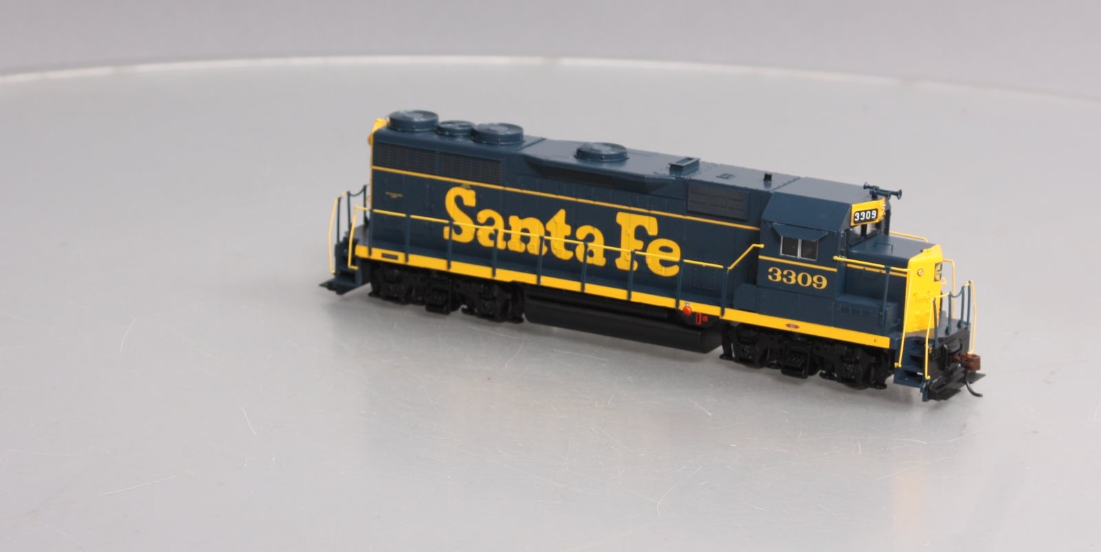 Athearn 96073 HO Santa Fe RTR GP35 Diesel Locomotive #3309