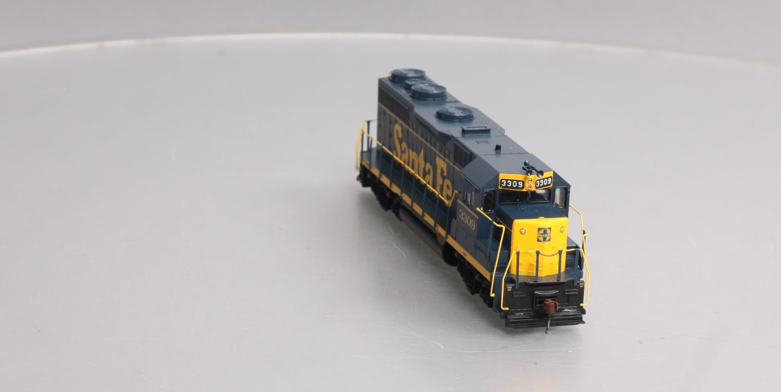 Athearn 96073 HO Santa Fe RTR GP35 Diesel Locomotive #3309